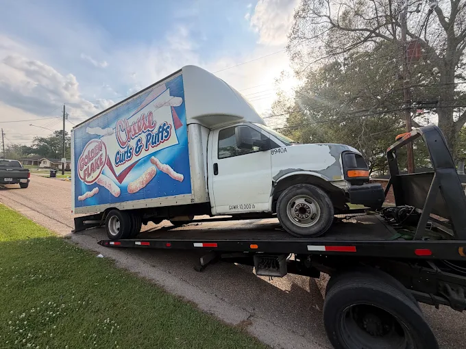 Triple Dee's Towing truck providing roadside assistance