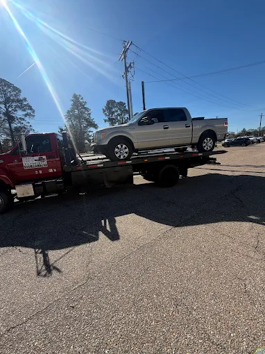 Triple Dee's Towing tow truck in Baton Rouge